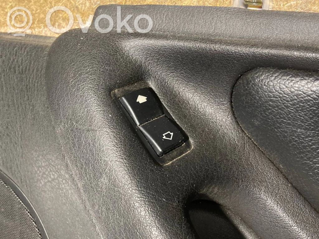 Priekšējo durvju apdare