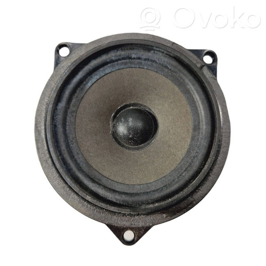 Speaker(s) in front door