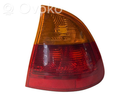 Aizmugurējais lukturis virsbūvē