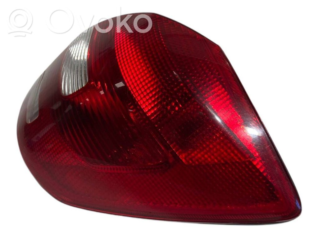 Задний фонарь в кузове