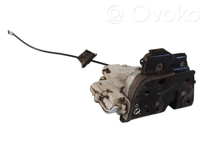 Priekšpusē slēdzene