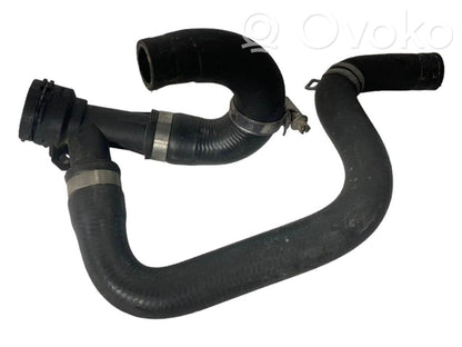 Caurulīte (-es) / šļūtene (-es)