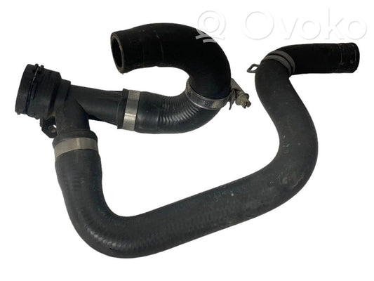 Caurulīte (-es) / šļūtene (-es)