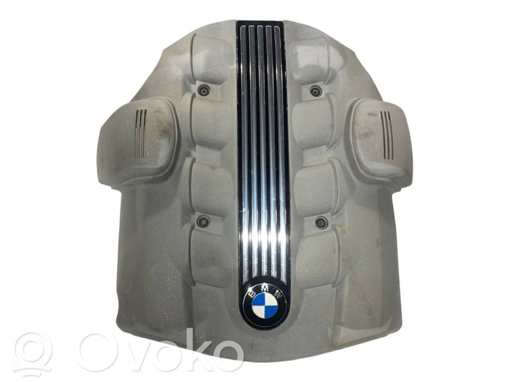 Dzinēja pārsegs (dekoratīva apdare)