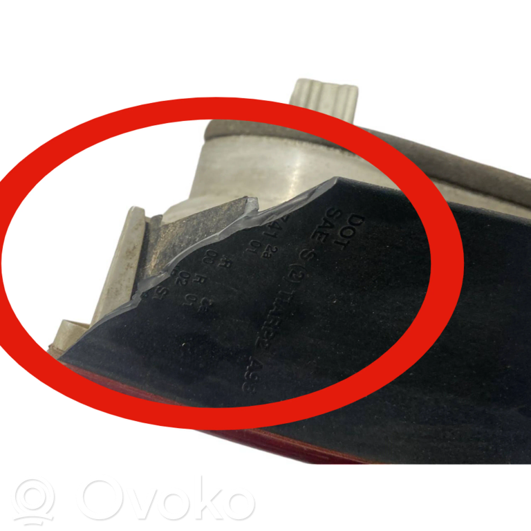 Aizmugurējais lukturis virsbūvē