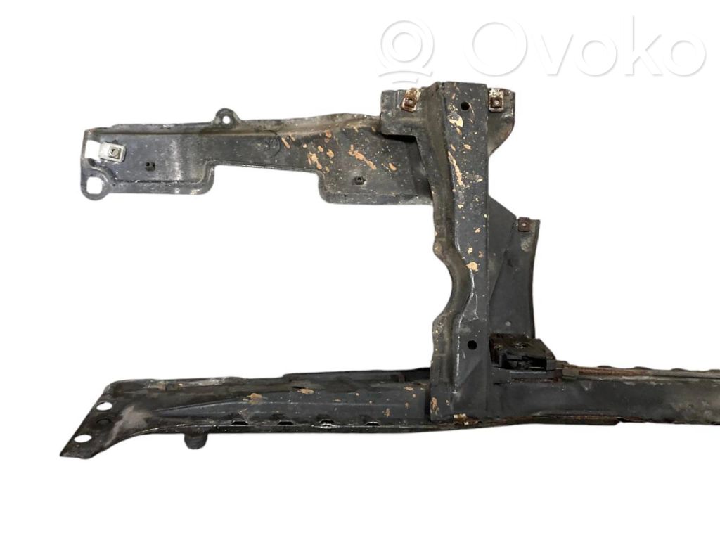 Radiatoru paneļa augšējā daļa (televizors)