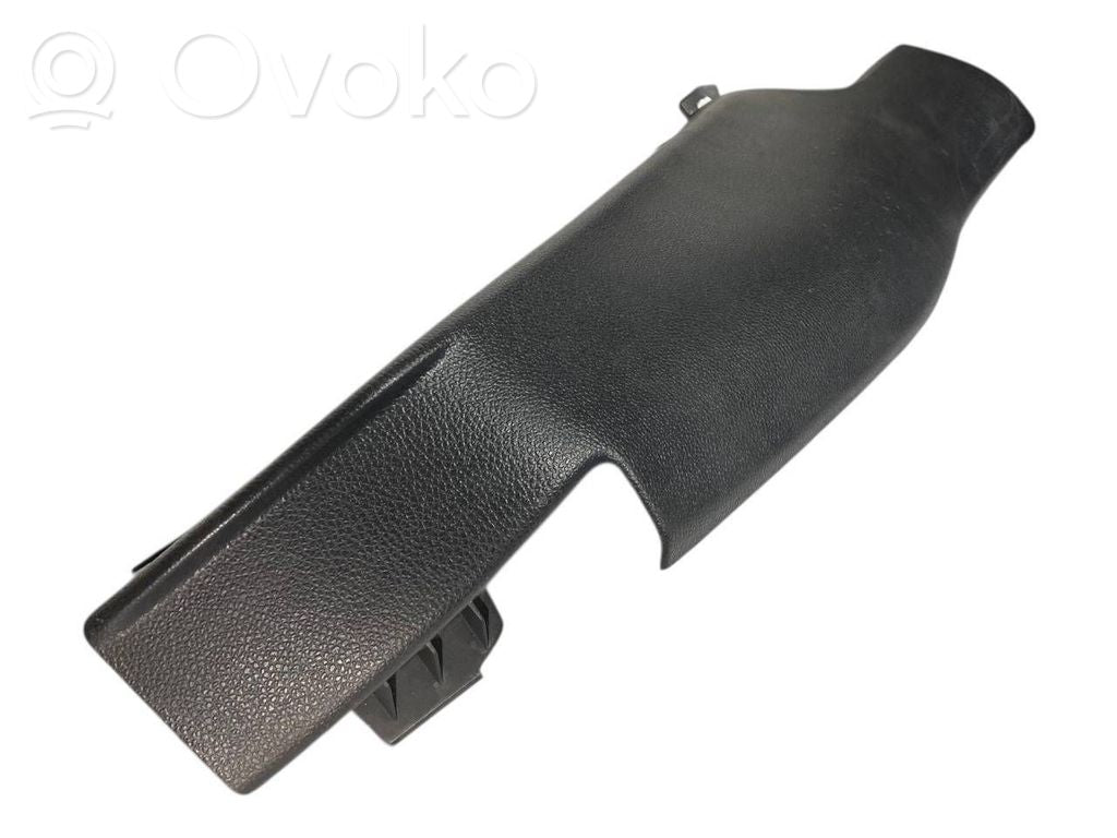 Sānu dekoratīvā apdare pie aizmugurējā sēdekļa (augšdaļa)