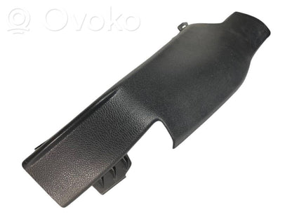 Sānu dekoratīvā apdare pie aizmugurējā sēdekļa (augšdaļa)