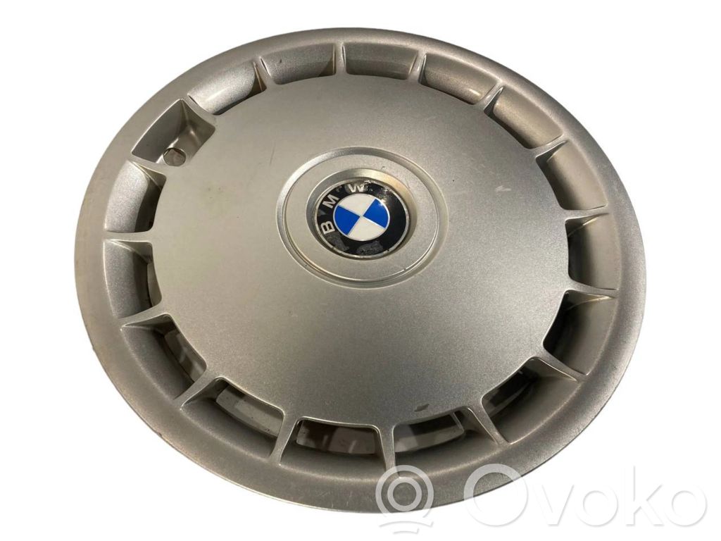 R 15 riteņa dekoratīvais disks (-i)