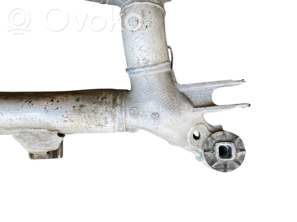 Pusrāmis aizmugurējais / priekšējais