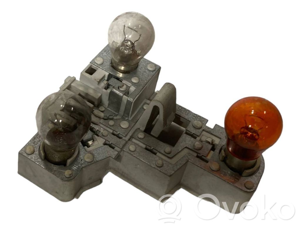 Aizmugures spuldzes vāka turētājs