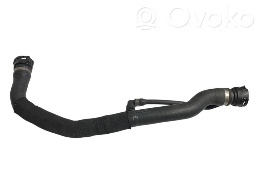 Caurulīte (-es) / šļūtene (-es)