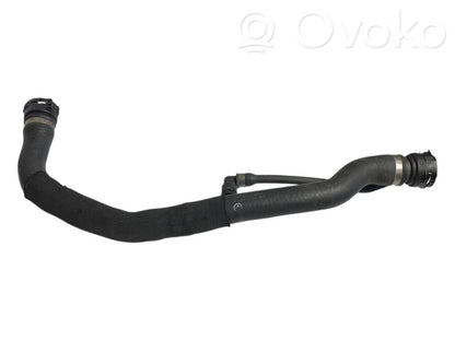 Caurulīte (-es) / šļūtene (-es)