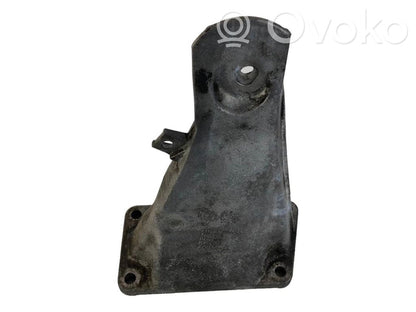 Engine mounting bracket