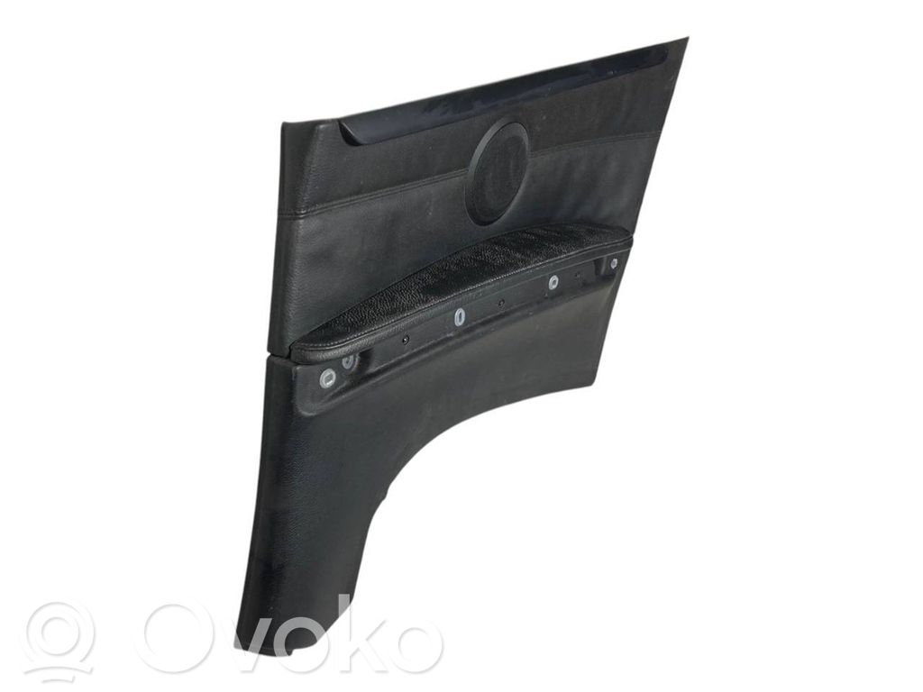 Apšuvums aizmugurējām durvīm