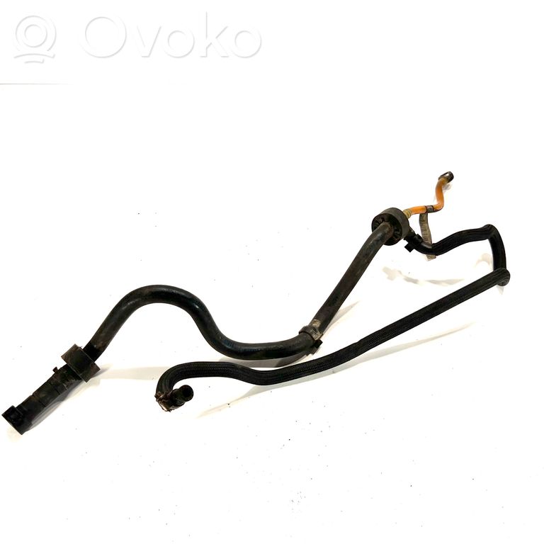 Degvielas caurulīte (-es)