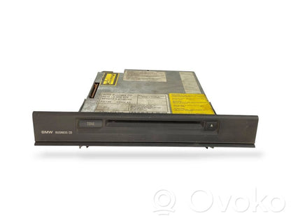Radio / CD/DVD atskaņotājs / navigācija