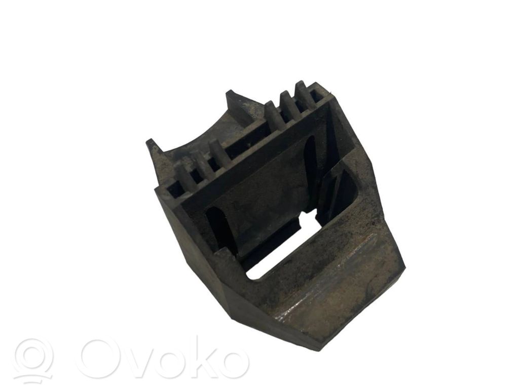 Radiator(s) holder/bracket