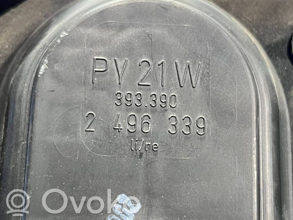 Aizmugurējais lukturis virsbūvē