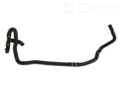 Caurulīte (-es) / šļūtene (-es)