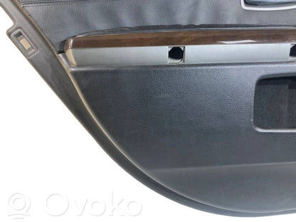 Apšuvums aizmugurējām durvīm