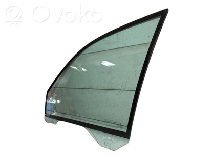 priekšējo durvju stikls (četrdurvju mašīnai)