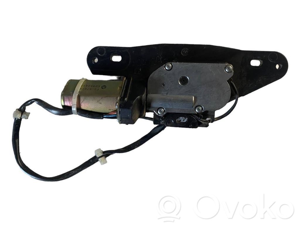 Aizmugurējā pārsega pievilcējs