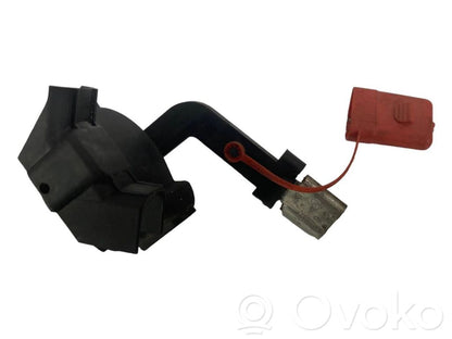 Положительный провод (аккумулятор)