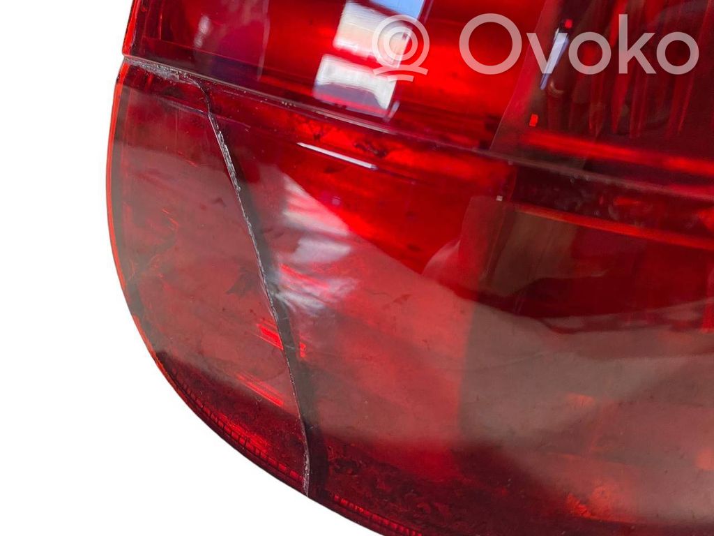 Aizmugurējais lukturis virsbūvē