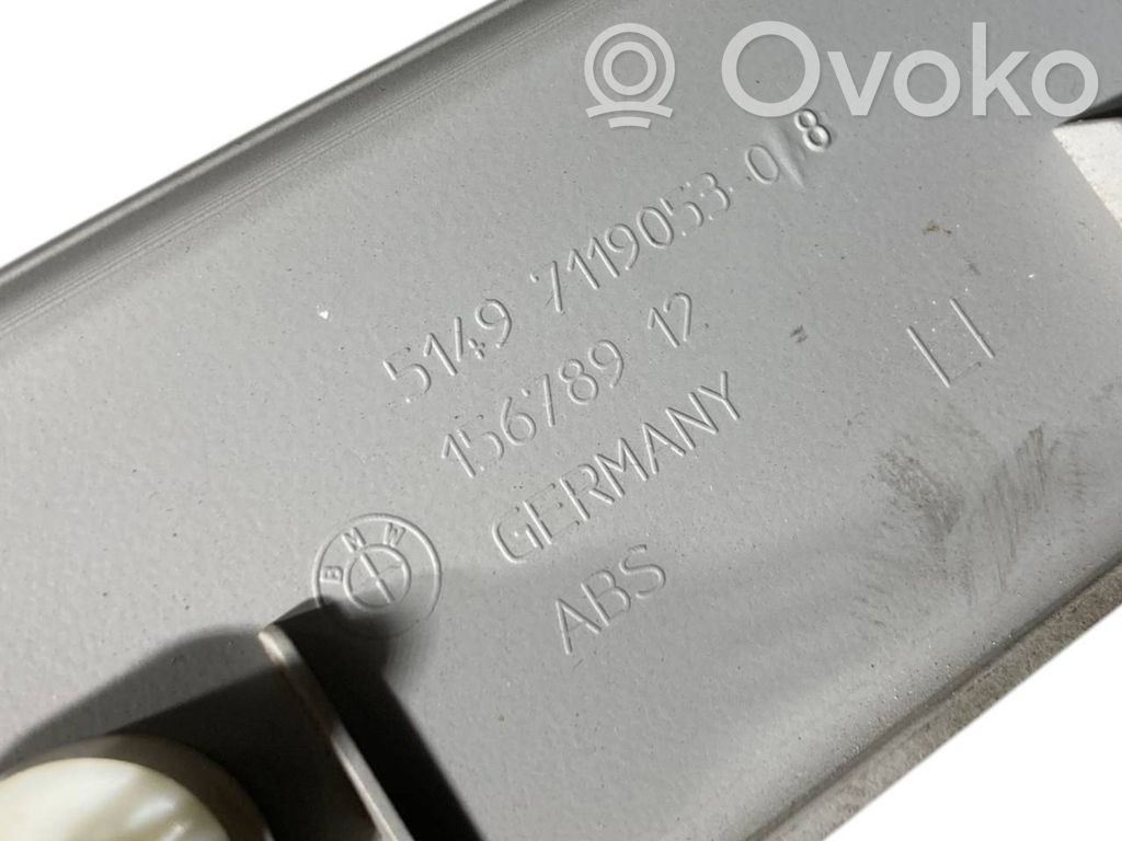 Augšējā dekoratīvā apdare (pie loga)