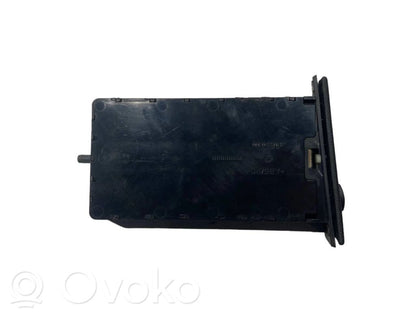 Glāžu turētājs (priekšā)