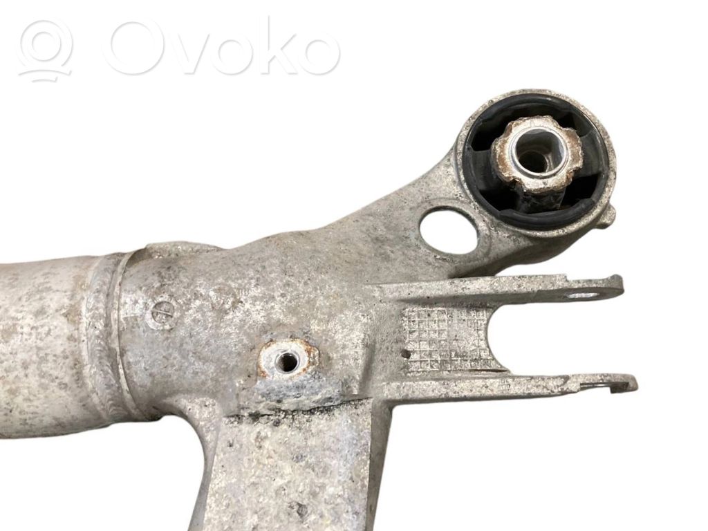 Pusrāmis aizmugurējais / priekšējais