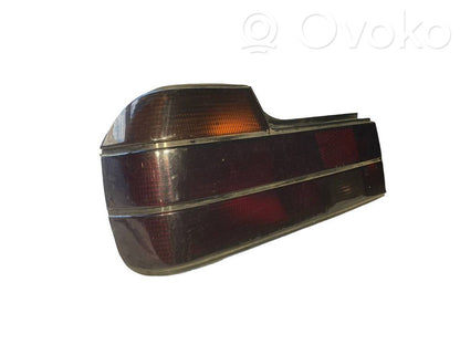 Aizmugurējais lukturis virsbūvē