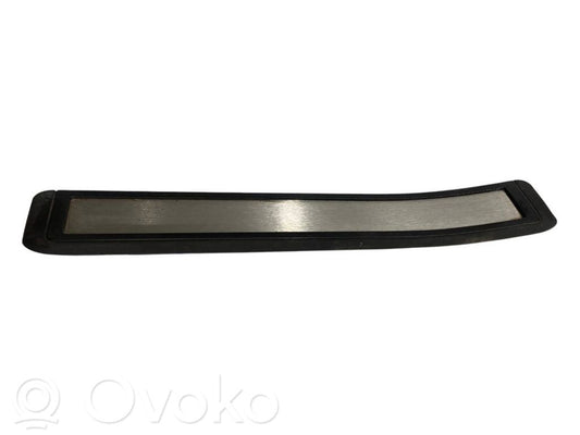 Rear door sill trim (inner)