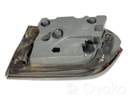 Aizmugurējais lukturis pārsegā