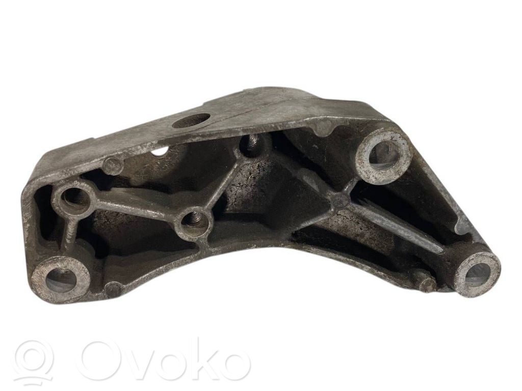 Pārnesumkārbas stiprinājuma kronšteins