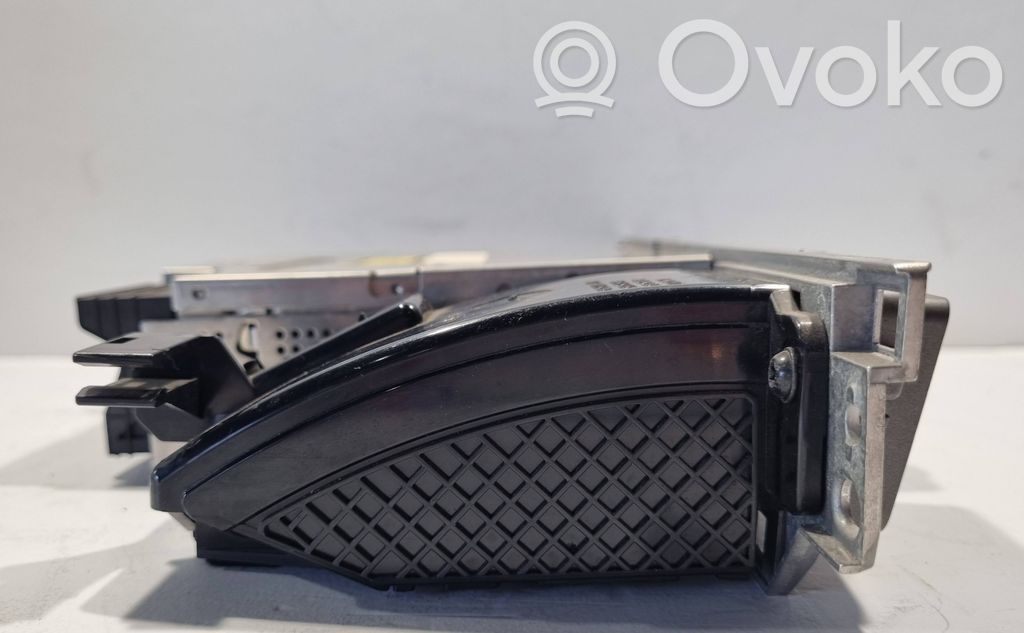 Радио / CD/DVD-плеер / навигация