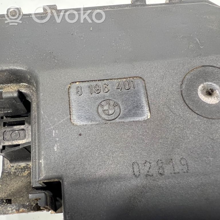 Aizmugurējā pārsega slēdzene