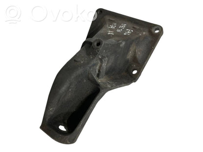 Engine mounting bracket