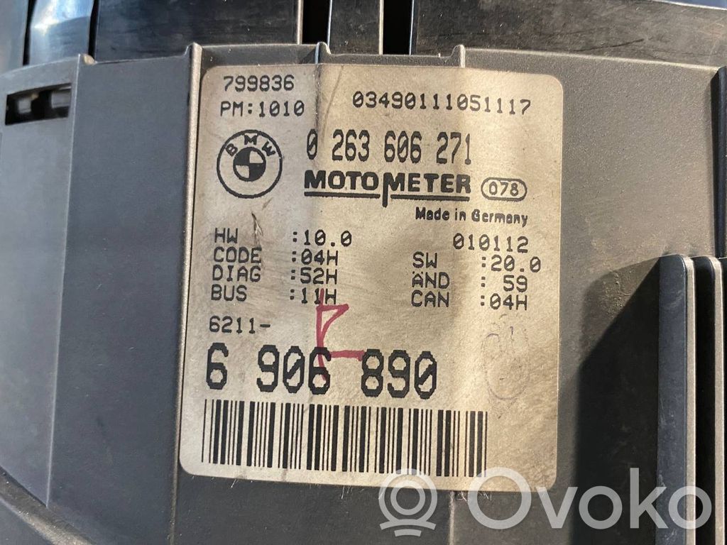Speedometer (in the instrument panel)