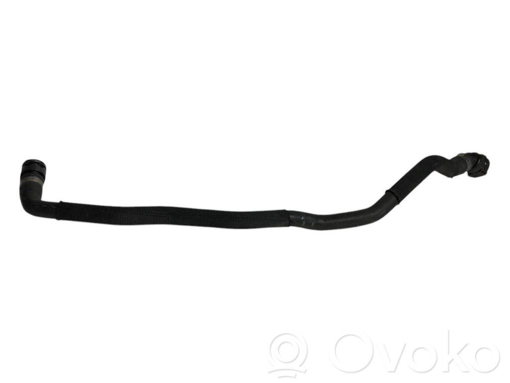 Caurulīte (-es) / šļūtene (-es)