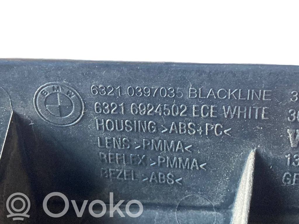 Задний фонарь в кузове