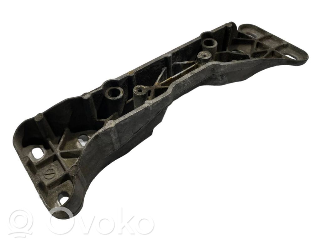Transmission mounting bracket