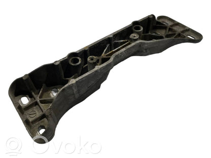 Transmission mounting bracket