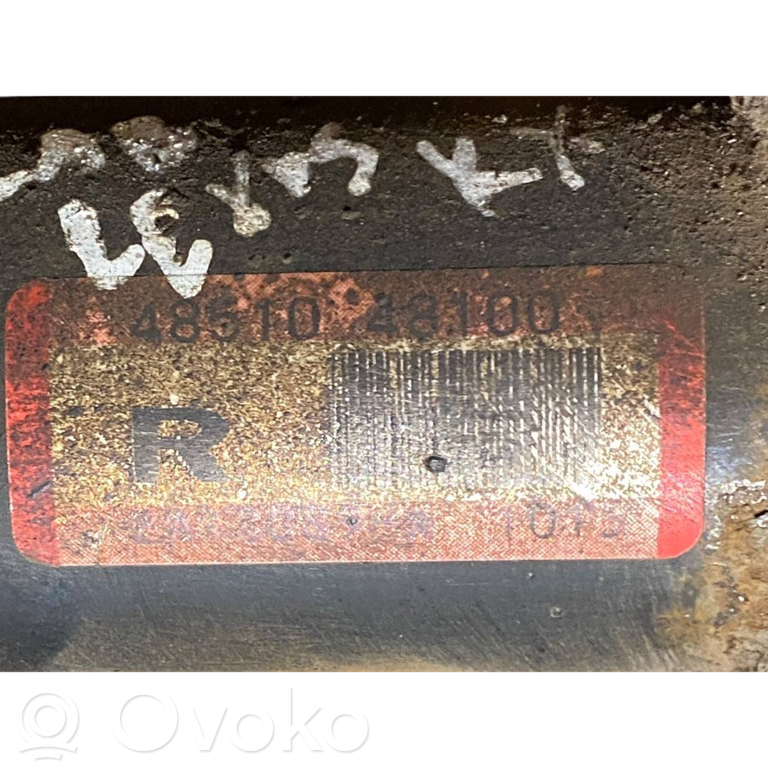 Priekšpusē amortizators ar atsperi