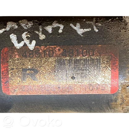 Priekšpusē amortizators ar atsperi