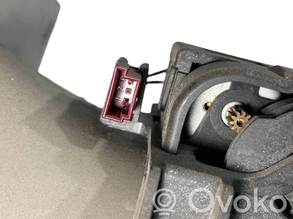 (D) statņa dekoratīvā apdare (augšdaļa)