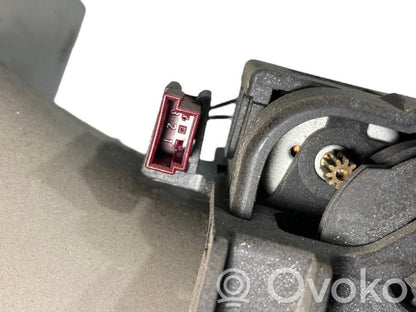 (D) statņa dekoratīvā apdare (augšdaļa)