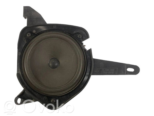 Speaker(s) in front door