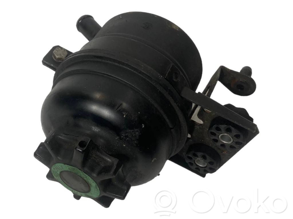 Stūres pastiprinātāja šķidruma tvertne